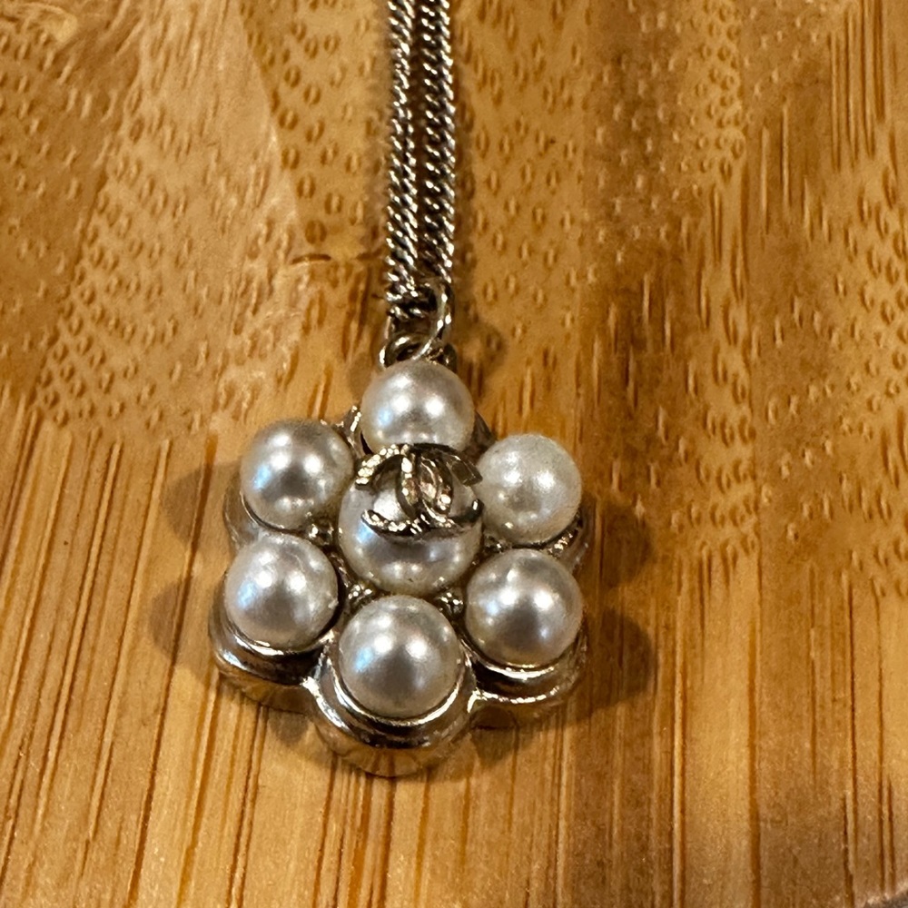 Vintage Chanel pearl cluster pendant